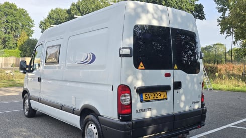 2p Renault camper bus uit 2004 