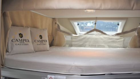 4p Challenger with queen-size bed, AIRCO and powerful 170 HP engine!