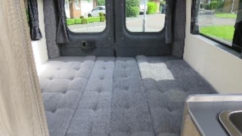 Pippa – 2 berth Peugeot campervan.