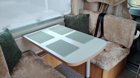 Zaneta –  Family Fiat New Life 6berth/6 belt Motorhome Hire