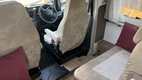 4 berth Benimar Tessoro 413