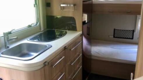 Camper 1 – Spacious and luxurious 6-person camper incl. Playstation 4