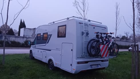 Adria Matrix 650 dl con letti gemelli posteriore che diventa letto unico 