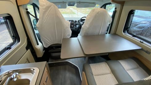 V669SE – 4 berth Auto-Trail V669SE campervan automatic new in 2024