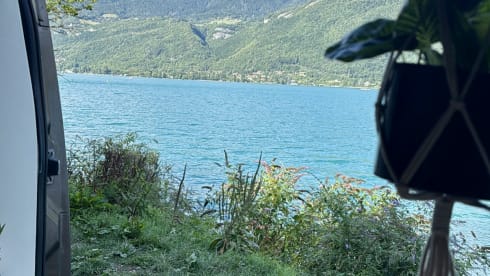 ColumBus  – Off-Grid Campervan | Stylish 