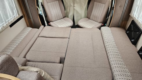 Flash – Chausson Flash 10 with electronic drop down bed