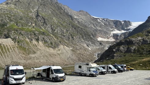 Monty – 2p Peugeot bus from 2017