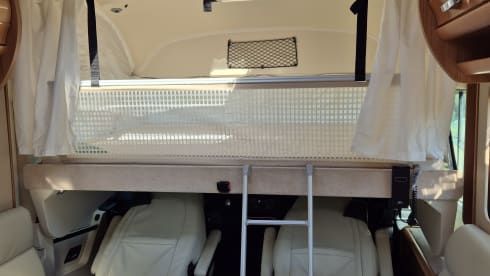 Lexi – Very nice and luxurious complete large camper
