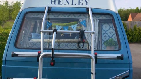 Retro Rentals Henley – 1984 Retro Volkswagen T25 - Little Betty Blue. (Newly Restored)
