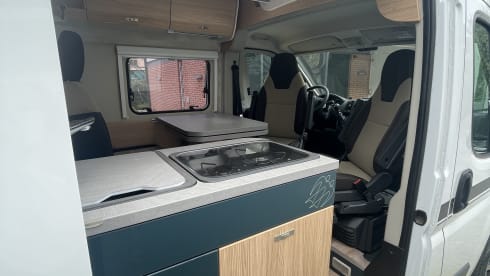 Compact and manoeuvrable KNAUS Boxlife 600 TOP Van