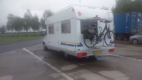 2p Bürstner semi-integrated uit 2003