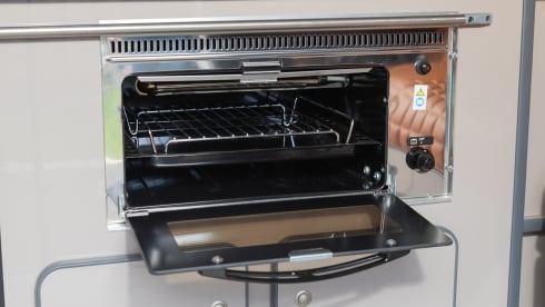 Harriette – 4 berth Volkswagen CamperKing Montecarlo 2021