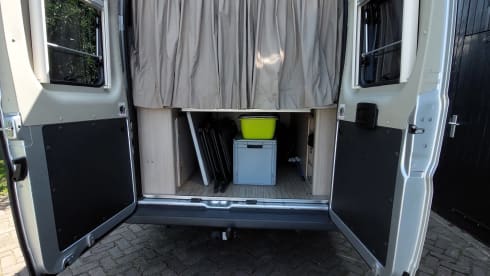 Pössl road cruiser from 2017 with longitudinal beds