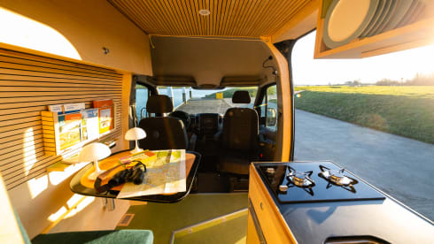 Unbound – 2p Mercedes buscamper (automaat)