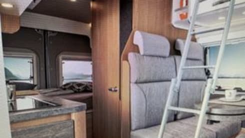 Cara – Van (6 m) from Weinberg with pop-up roof for rent