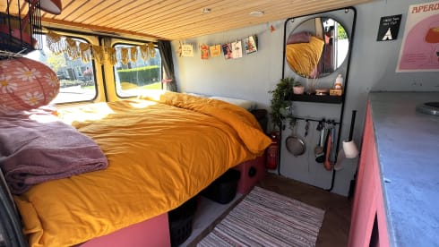 Batmobile  – 2p Peugeot campervan uit 2004