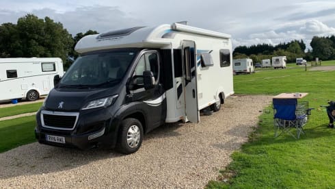 Luxus geräumiges Wohnmobil mit 6 Schlafplätzen