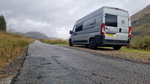 SKYE – OFF-GRID 2 berth Shower Kitchen Heating - bedding included - Campervan