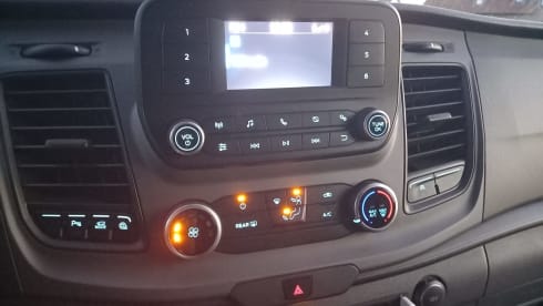 4p Ford bus from 2021