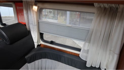 Globe-Drôme – 2 person semi-integrated Dethleffs camper 