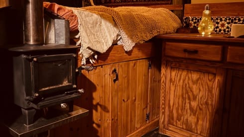 Gaia – Gaia - cozy green camper with wood stove