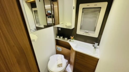 Adria Mobil  – 5p Adria Mobil semi-integrated from 2019