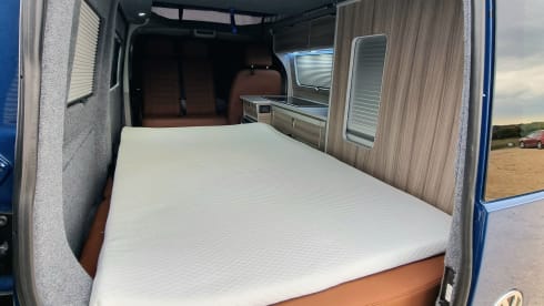 Bluey – 4 berth Volkswagen T6 Transporter 4Motion campervan (off-grid camper)