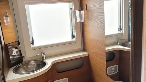 Mijn trots – Spacious 4 person Fiat Ducato Elnagh de luxe semi-integral built in 2016