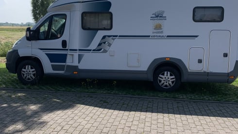 “De Zeeuwse Parel” – luxury 2-person camper for rent