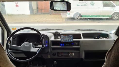 4 person 2.5l Ford transit alcove camper, completely renovated!