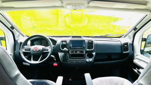 Twin Explorer SLB Luxe Fiat 140 AT9V 3,5T Automaat – 2p Adria Mobil bus uit 2024