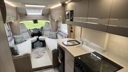 MINDY – 2022 Luxury 4 berth Elddis Magnum GT Motorhome