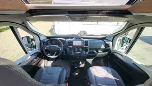 Adria Twin Sport 600 SPB – Chic, luxurious camper van with double bed, navigation system, bicycle rack 80 kg, etc.