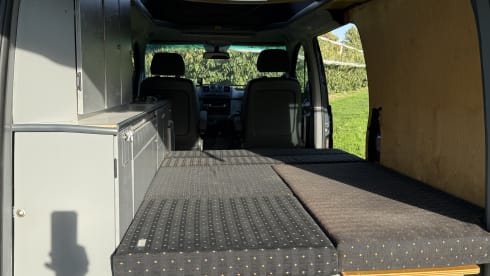 2p Mercedes-Benz campervan uit 2006