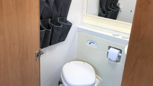Very neat, reliable, well-maintained 6-person family camper