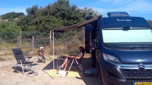 Frits – Frits: Comfortabele, complete camper voor 2 personen (en 1 hond)