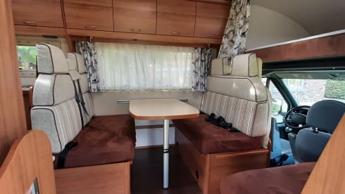 Eura Mobil 4p family camper 