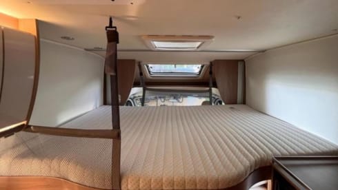 Jelle  – 4pers burstner semi-integrated with queen bed