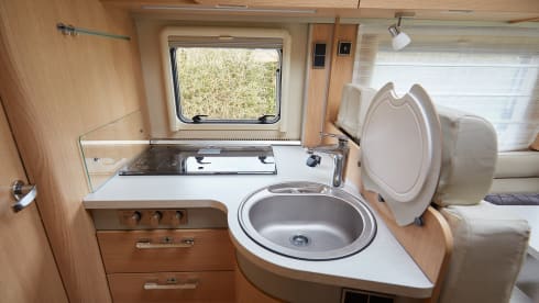 Comfortable Hymer 680 BMC Integral (2023). Book now for 2024!