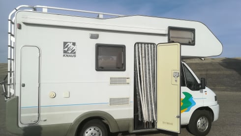 nooitgedacht – Beautiful compact alcove camper with bicycle rack, camper is as new, 120000 km