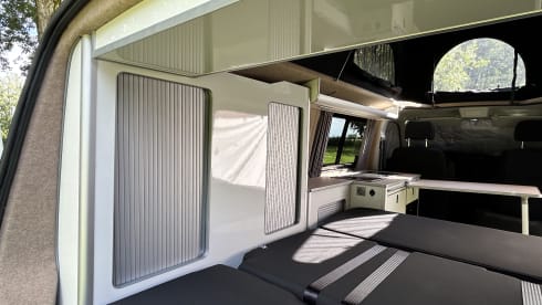 4p Volkswagen campervan uit 2021