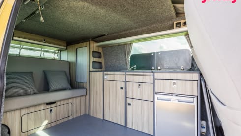 Sunny – 2p Volkswagen bus from 2015