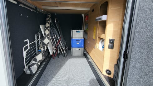 670sl – Camping-car très luxueux avec lit indépendant et beaucoup d'espace pour s'asseoir