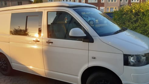 Talullah Zog – 4 berth Volkswagen T5 Campervan from 2012
