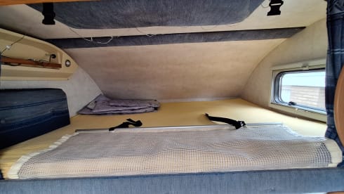 Familie camper met 6 gordels en 8 slaapplaatsen incl inventaris 
