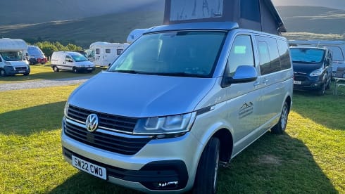 Iona – Luxury 4 berth Volkswagen Transporter 6.1 Camper