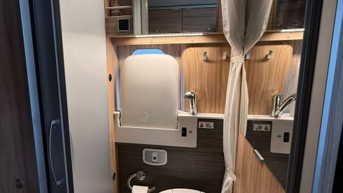 Georgy Boy – George ; camping-car Hymer Easy Bus 4 places ! 