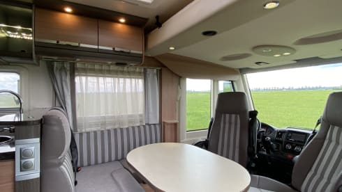 Knaus – Luxury KNAUSS, self-sufficient, length beds, 2x air conditioning, solar, XXL garage. 