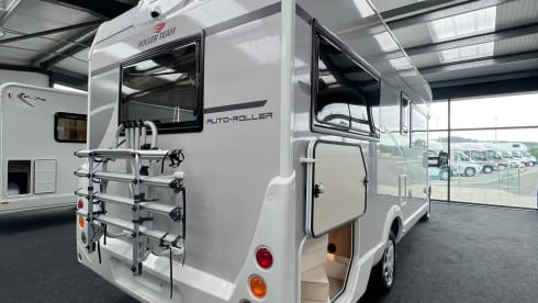 5 berth immaculate Ford Roller Team 747 Automatic new to hire October 2023