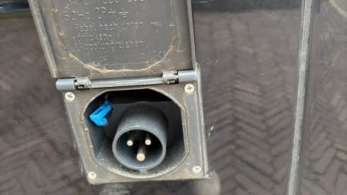 Bennie Benz – 2p Mercedes-Benz campervan uit 2003